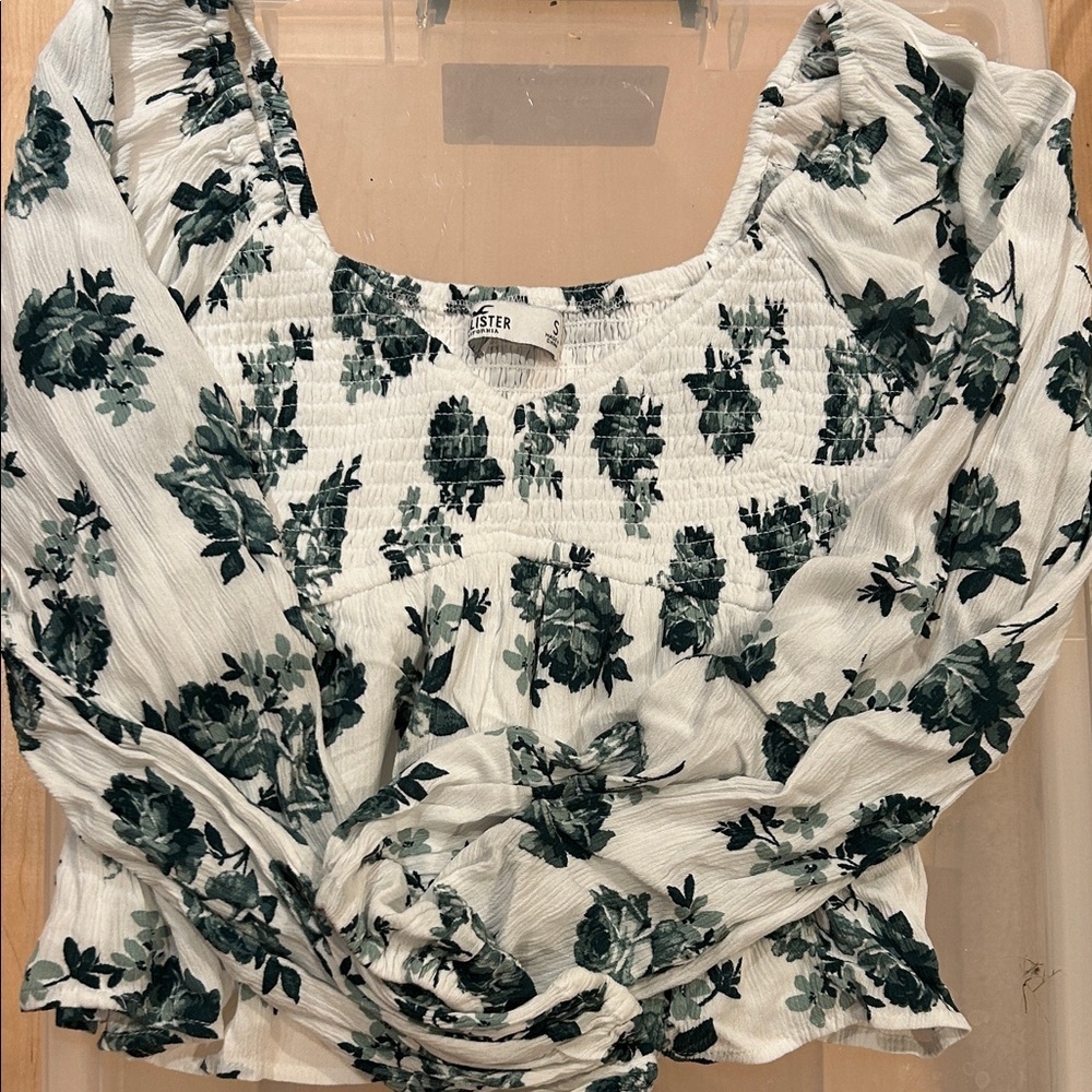 Hollister Women's Green Floral Blouse